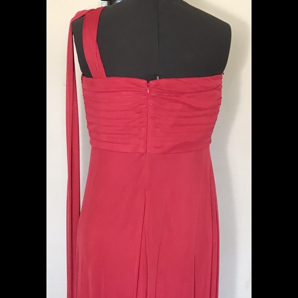 Formal gown - Picture 3 of 4